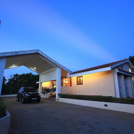 The Ashok Beach Resort Puducherry Buitenkant foto