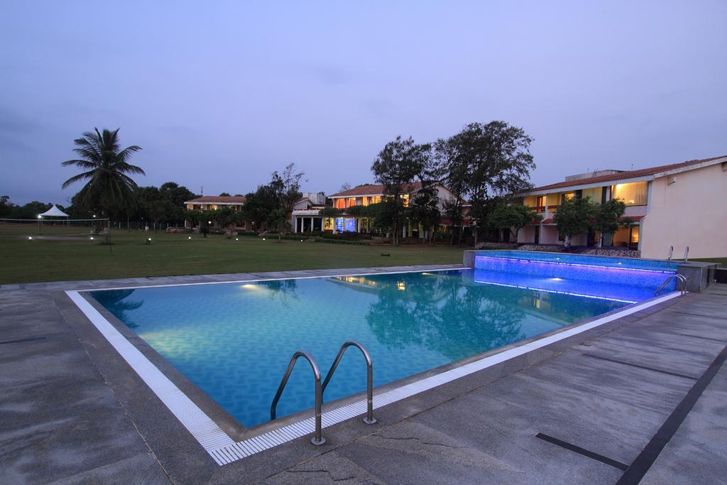 The Ashok Beach Resort Puducherry Buitenkant foto
