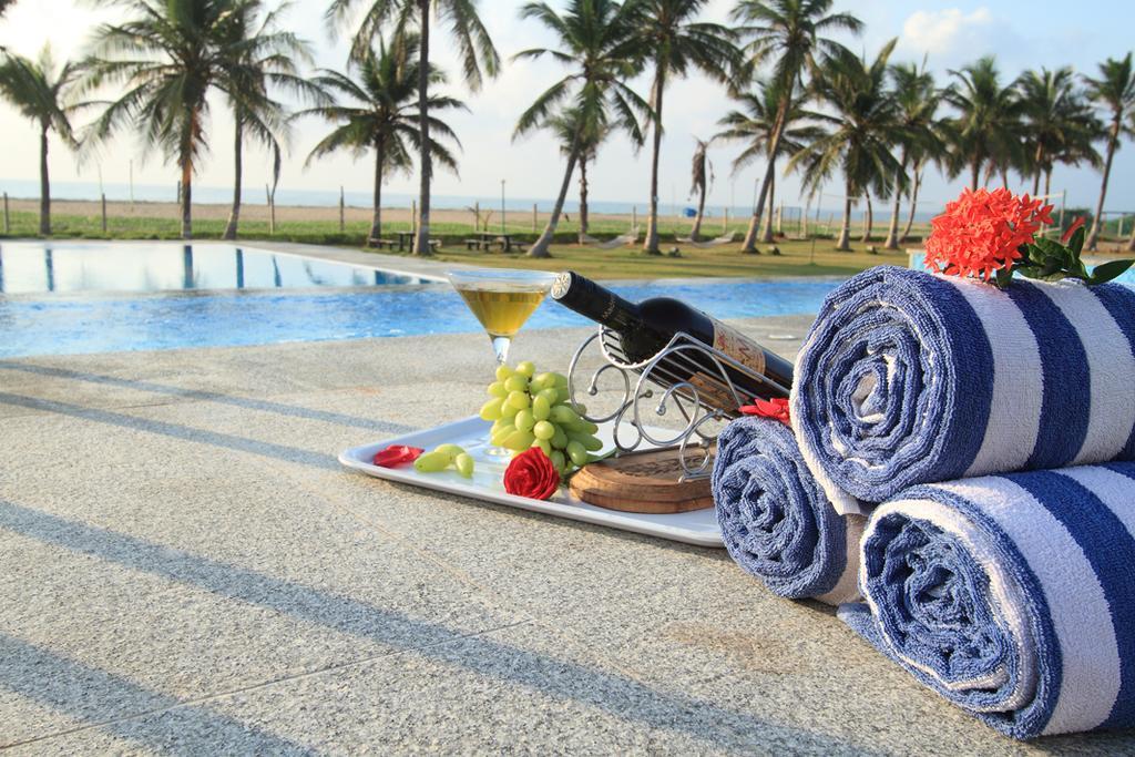 The Ashok Beach Resort Puducherry Buitenkant foto