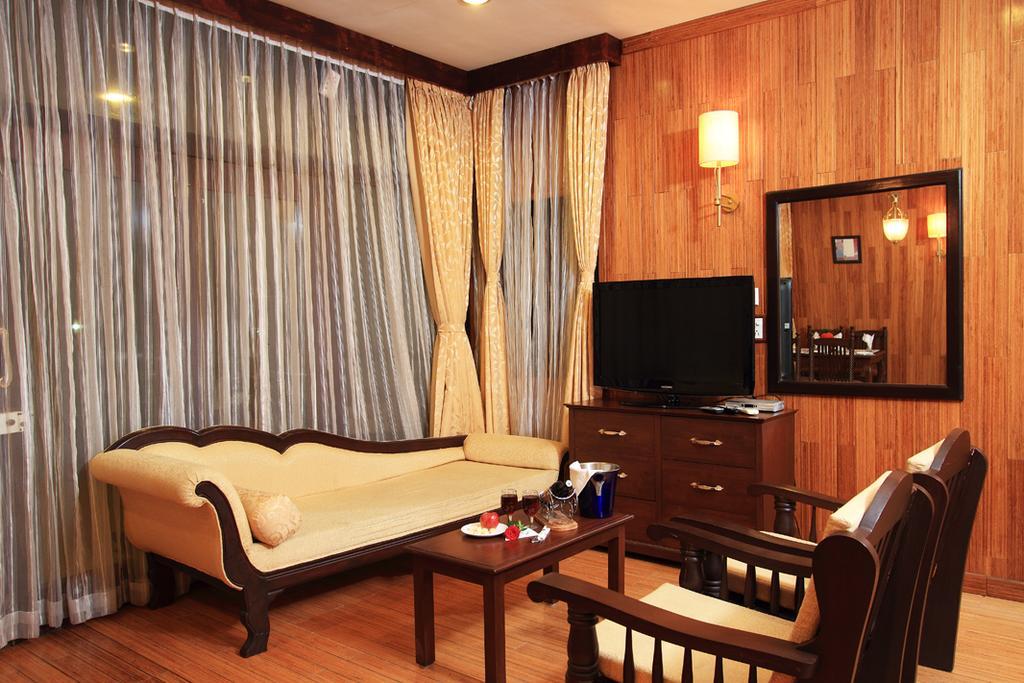 The Ashok Beach Resort Puducherry Buitenkant foto