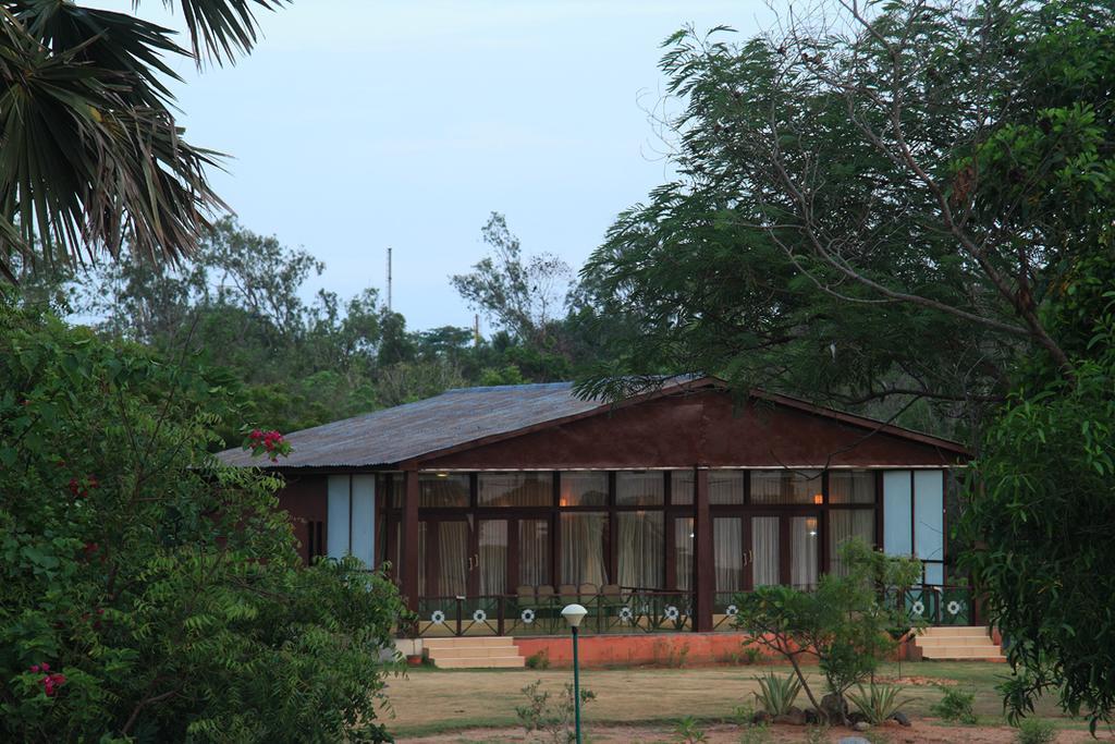 The Ashok Beach Resort Puducherry Buitenkant foto