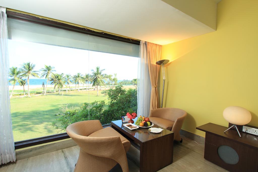 The Ashok Beach Resort Puducherry Buitenkant foto