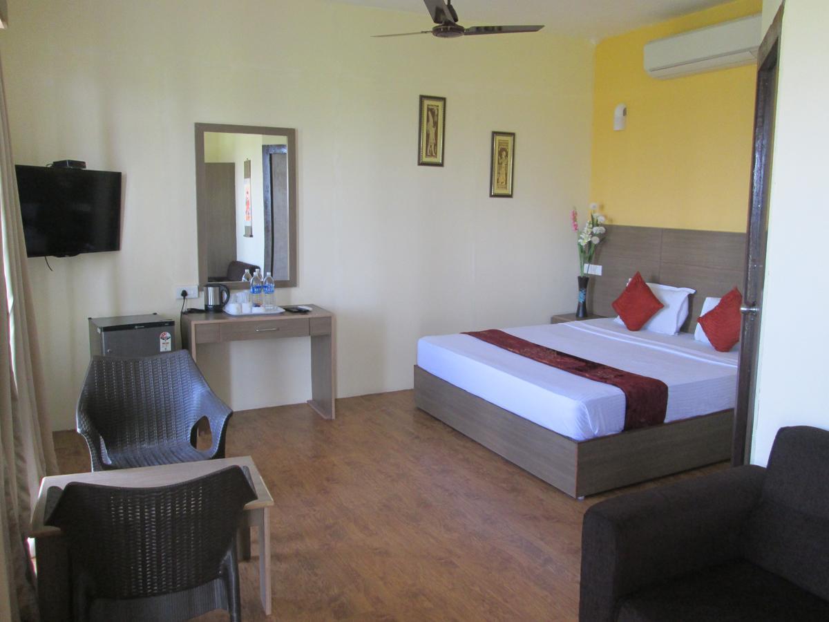 The Ashok Beach Resort Puducherry Buitenkant foto