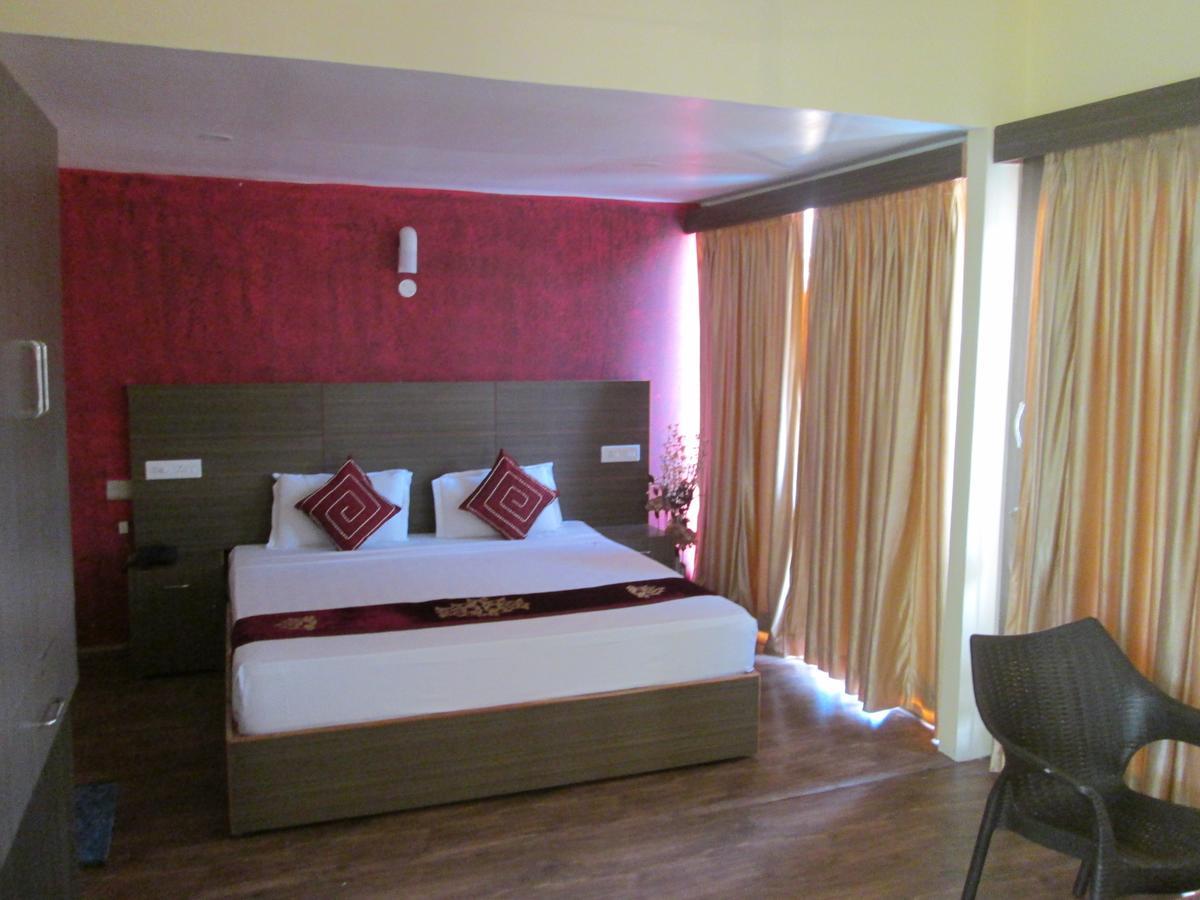 The Ashok Beach Resort Puducherry Buitenkant foto